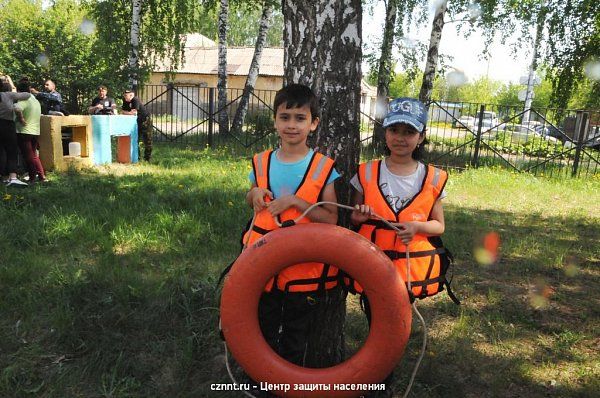 Спасатели приняли участие  в «Форуме детской безопасности» на базе школы №48 (фоторепортаж)