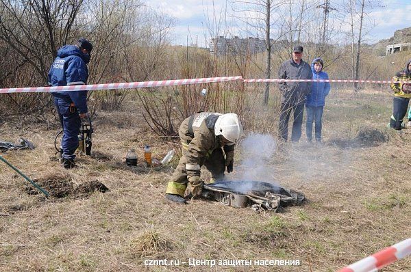 Техногенная  дистанция, этап "Надевание боевки (костюма пожарного) и тушение  очага возгорания  кошмой"