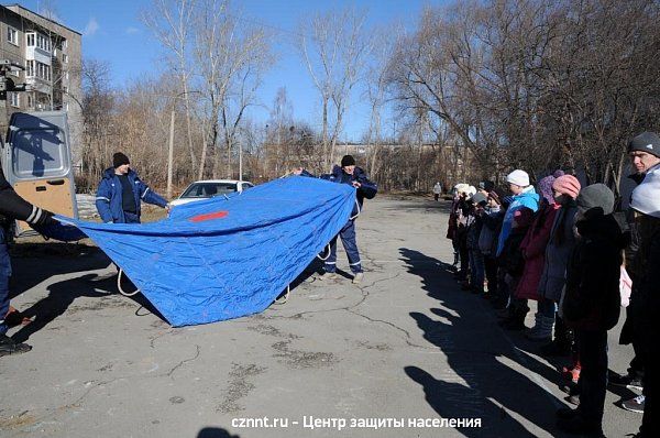 Спасатели  приехали в гости к ребятам из лагеря дневного пребывания школы № 50