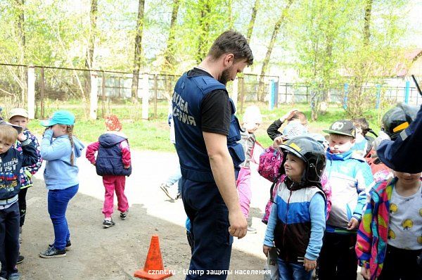 Спасатели провели мастер-класс для дошколят в рамках подготовки к Дню защиты  детей