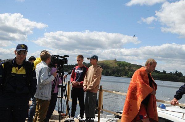 На Тагильском пруду прошли совместные учения спасателей, водолазов  и волонтеров (фоторепортаж)