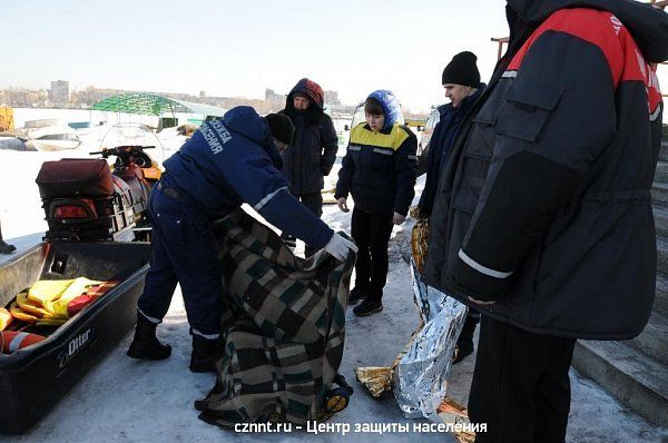 На  водной станции прошли занятия спасателей и волонтеров, методам спасения  людей  на тонком льду и во время  половодья