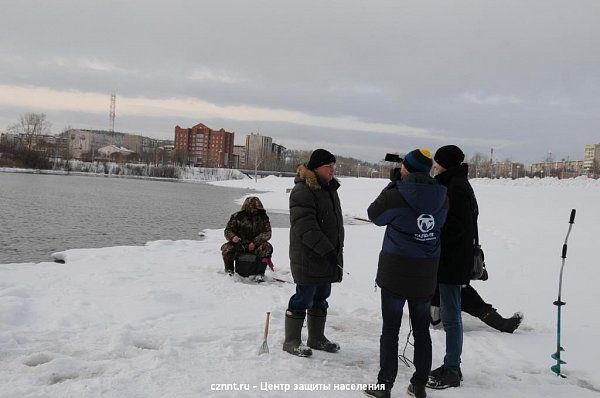 Совместный рейд с СМИ по безопасности на льду провели спасатели и волонтеры 