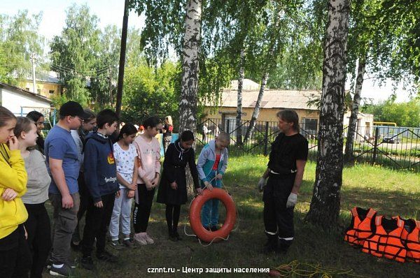 Спасатели приняли участие  в «Форуме детской безопасности» на базе школы №48 (фоторепортаж)