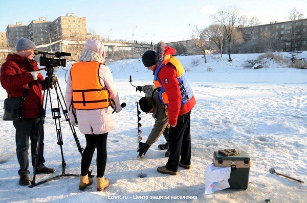 Совместный  рейд по безопасному  льду  провели спасатели и волонтеры