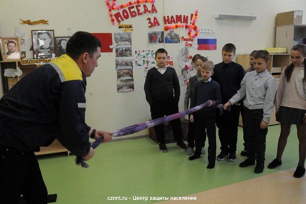 Открытый урок  безопасности провели спасатели в  школе  №100