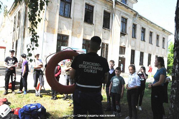 Спасатели приняли участие  в «Форуме детской безопасности» на базе школы №48 (фоторепортаж)