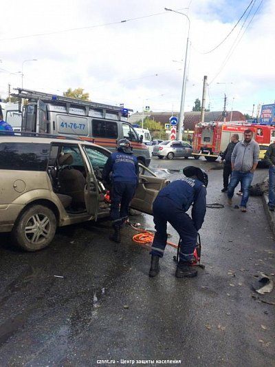 В  ДТП на  пересечении улиц  Циолковского-Индустриальная  серьезно  пострадали три человека