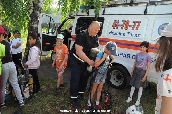 Спасатели приняли участие  в «Форуме детской безопасности» на базе школы №48 (фоторепортаж)