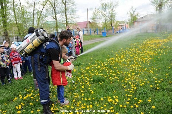 Спасатели провели мастер-класс для дошколят в рамках подготовки к Дню защиты  детей