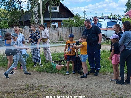 Спасатели провели мастер-класс для  детворы из ТОС «Нижняя Черемшанка»