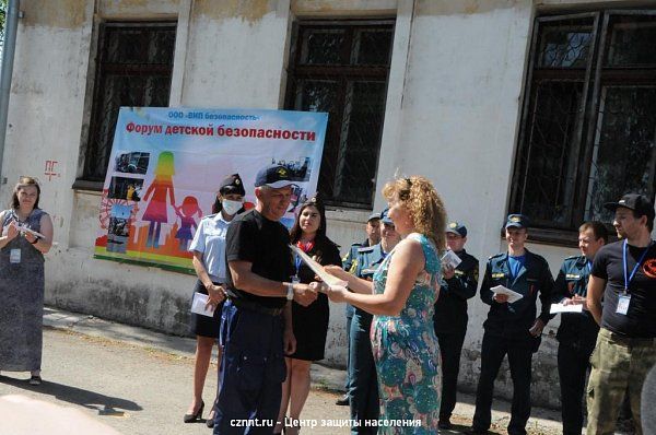 Спасатели приняли участие  в «Форуме детской безопасности» на базе школы №48 (фоторепортаж)