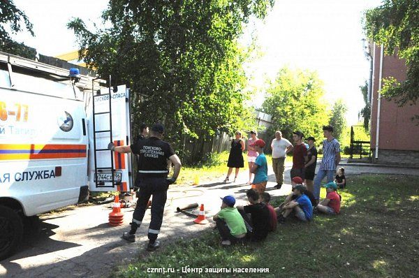 Спасатели провели мастер-класс для  воспитанников социально-реабилитационного центра