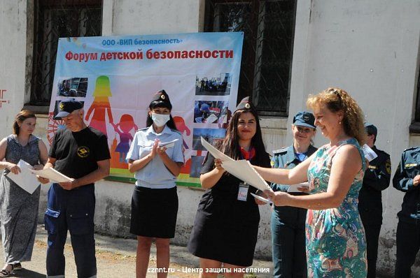 Спасатели приняли участие  в «Форуме детской безопасности» на базе школы №48 (фоторепортаж)