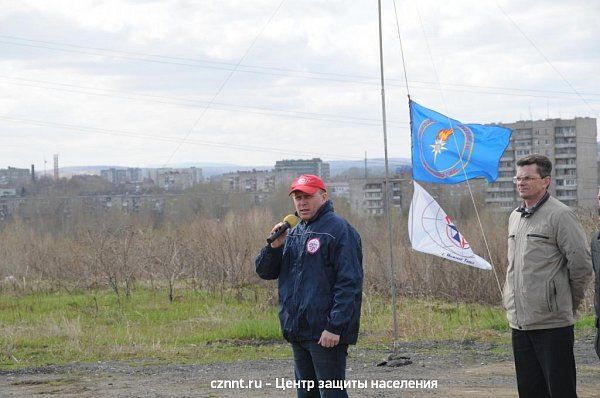 с напутствием к командам выступает директор МБУ ДО ГорСЮТур "Полюс" - Черных М.С.