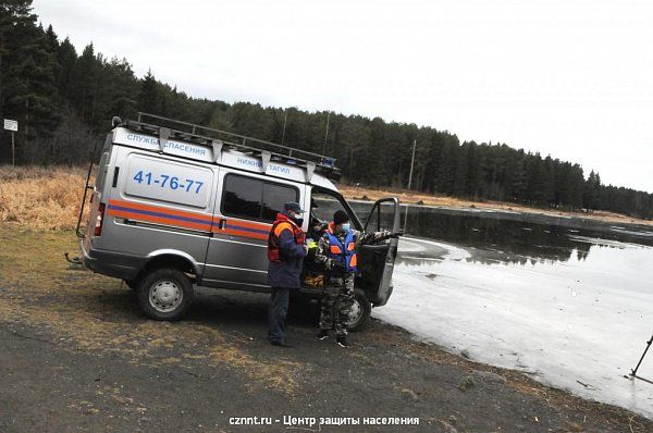 Спасатели предупреждают  рыбаков по громкой  связи об опасности нахождения  на тонком льду