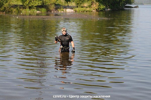 Водолазы  произвели  обследование и очистку дна в прибрежной  зоне  Выйского пруда
