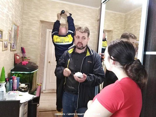 Рейд  по установке пожарных  извещателей  для многодетных семей в Дзержинском районе    