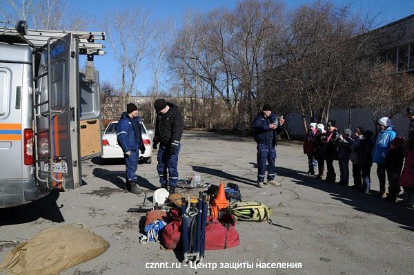 Спасатели  приехали в гости к ребятам из лагеря дневного пребывания школы № 50