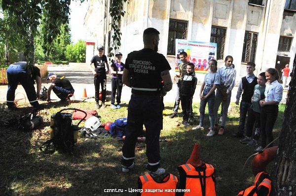 Спасатели приняли участие  в «Форуме детской безопасности» на базе школы №48 (фоторепортаж)