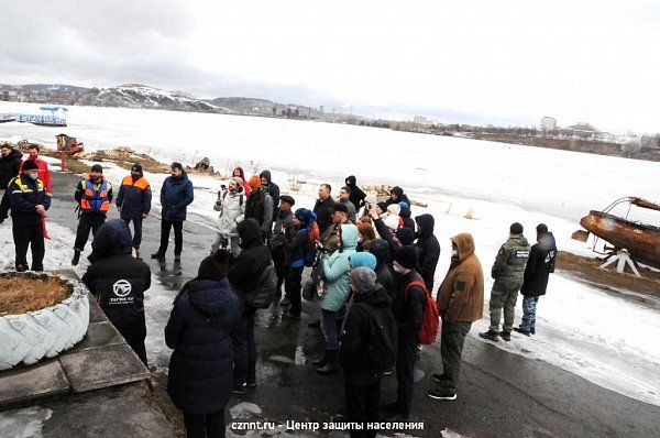 Прошли учения спасателей, водолазов  и волонтеров по спасению людей на тонком льду и во время половодья (фоторепортаж)