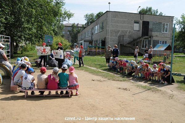 День пожарной  безопасности прошел в детском саду с.Николо-Павлоское и  ЗОЛ «Леневский» (фоторепортаж)