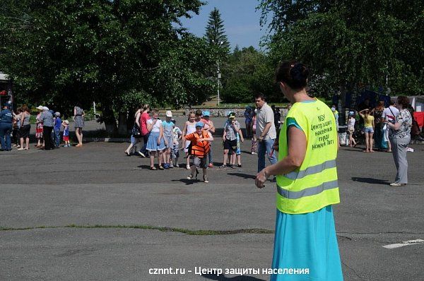 1 июня - День защиты  детей ! Спасатели и  специалисты МБУ «Центр защиты  населения» приняли участие в празднике в парке им.Бондина (фоторепортаж)