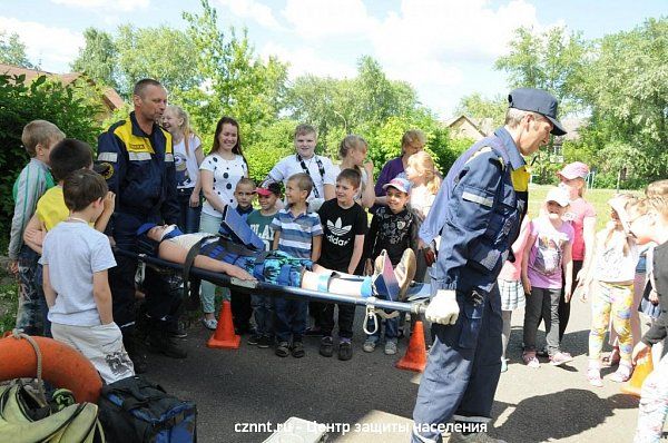 Мастер-класс спасателей  прошел  в лагере дневного пребывания  детей школы № 66