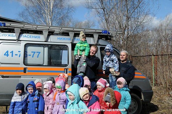 Спасатели    рассказали о своей  работе  детишкам  из детсада №41