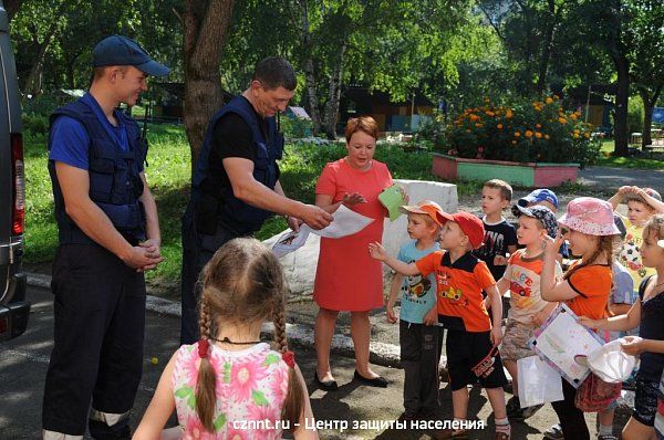 Спасатели приехали в гости к дошколятам из детсада №121 «Радость»