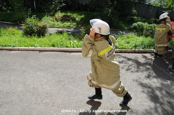 Будущие кадеты  приняли участие  в пожарной эстафете с  применением  огнетушителя.