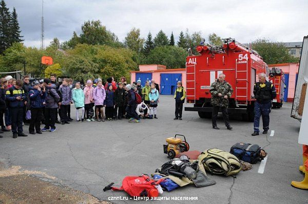 Тагильские спасатели и пожарные  провели мастер-класс  для  учащихся на базе ПЧ № 54