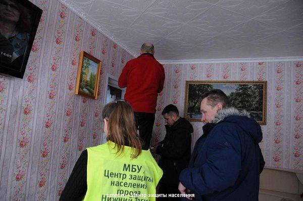 Установка пожарного извещателя  в  доме многодетной семьи п.Уралец