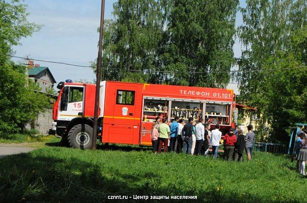 Спасатели приняли участие  в «Форуме детской безопасности» на базе школы №48 (фоторепортаж)