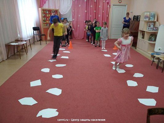 Опасные сосульки и тонкий лед. Дошколята  узнали, как обезопасить себя зимой.