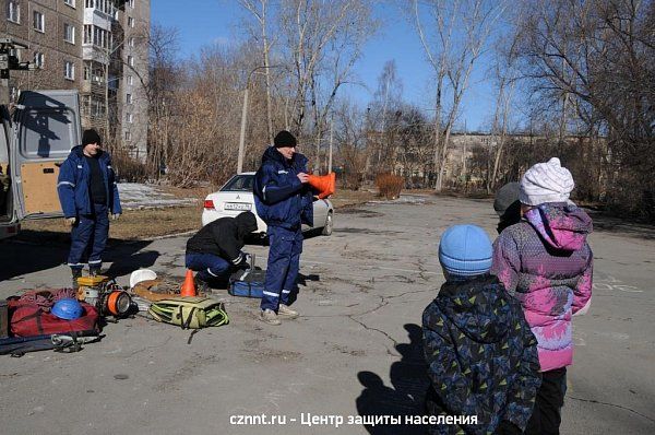 Спасатели  приехали в гости к ребятам из лагеря дневного пребывания школы № 50