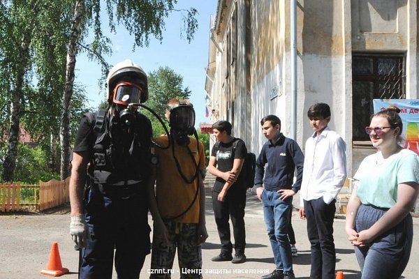 Спасатели приняли участие  в «Форуме детской безопасности» на базе школы №48 (фоторепортаж)