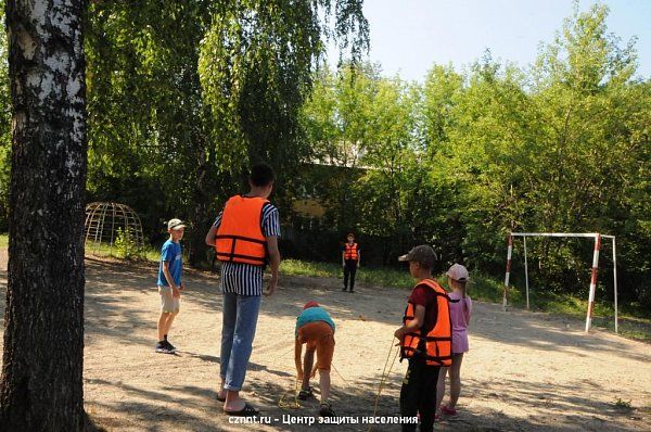 Спасатели провели мастер-класс для  воспитанников социально-реабилитационного центра