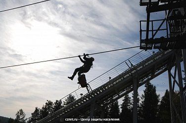 Спасатели в Аисте отрабатывали навыки спасения людей с высоты