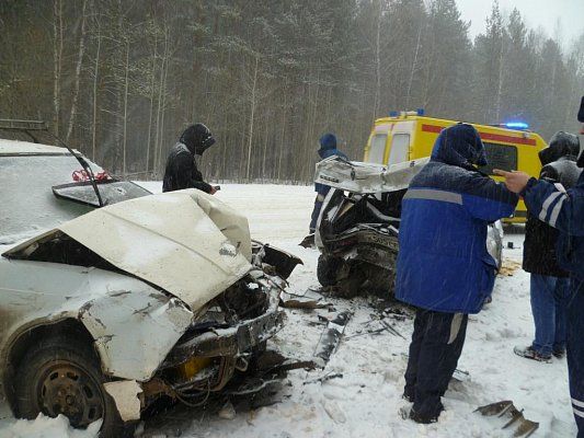 ДТП Свердловский тракт. Столкнулись три автомобиля.