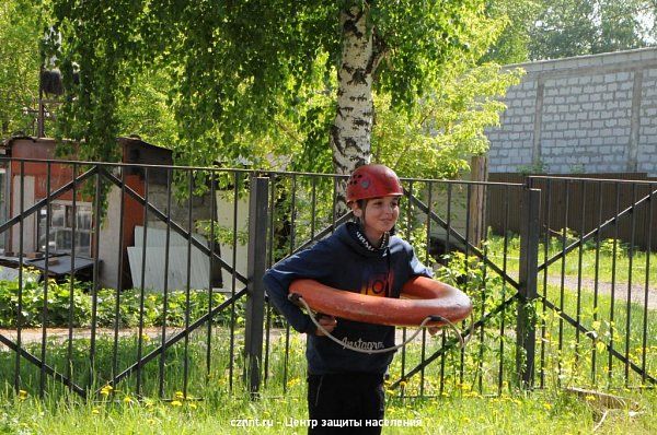 Спасатели приняли участие  в «Форуме детской безопасности» на базе школы №48 (фоторепортаж)