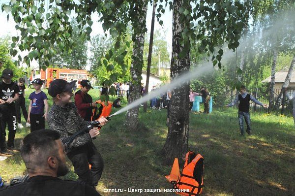 Спасатели приняли участие  в «Форуме детской безопасности» на базе школы №48 (фоторепортаж)