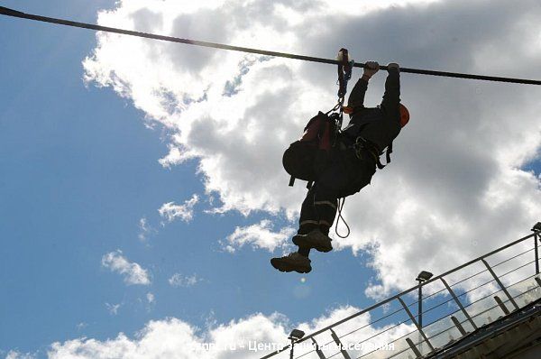 Спасатели  в "Аисте" отрабатывали навыки спасения людей с высоты (фоторепортаж)