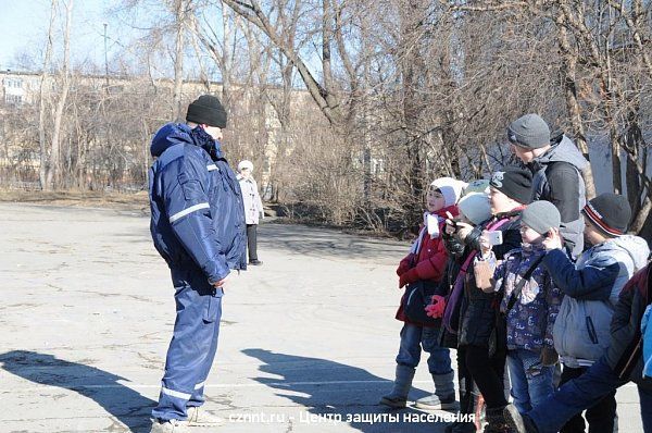 Спасатели  приехали в гости к ребятам из лагеря дневного пребывания школы № 50