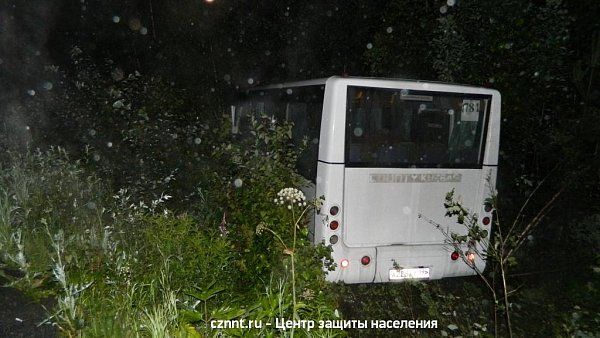 Лобовое столкновение  легковушки и рейсового автобуса на 127 км Серовского тракта