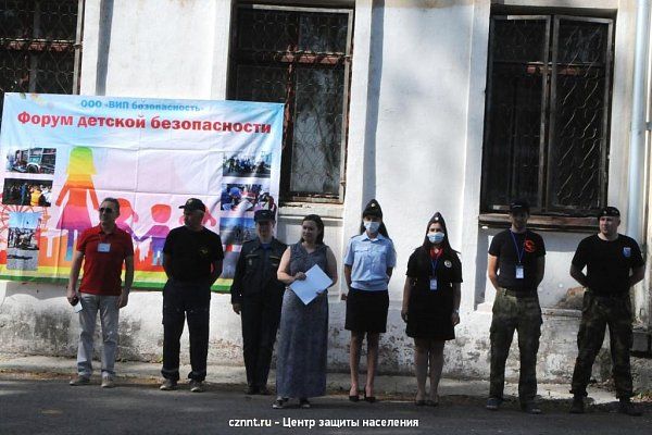 Спасатели приняли участие  в «Форуме детской безопасности» на базе школы №48 (фоторепортаж)