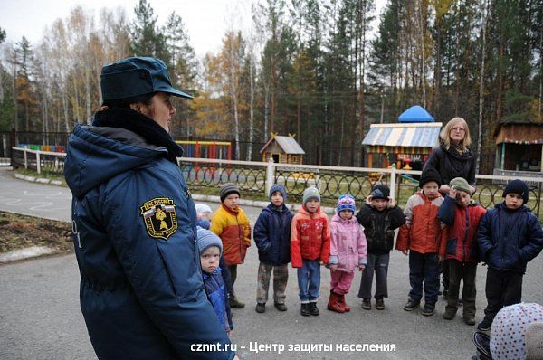 Специалисты четырех служб посетили детский дом «Антоновский», чтобы научить несовершеннолетних детей действовать в чрезвычайных ситуациях. 