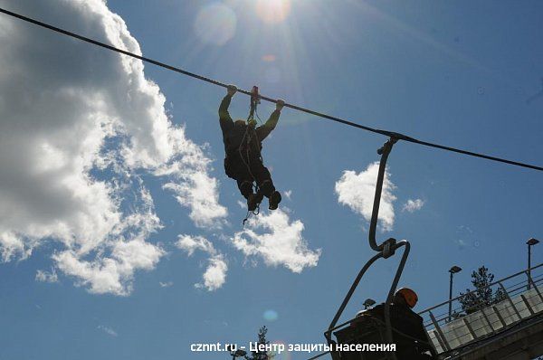 Спасатели  в "Аисте" отрабатывали навыки спасения людей с высоты (фоторепортаж)