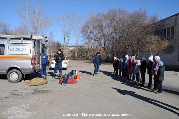 Спасатели  приехали в гости к ребятам из лагеря дневного пребывания школы № 50