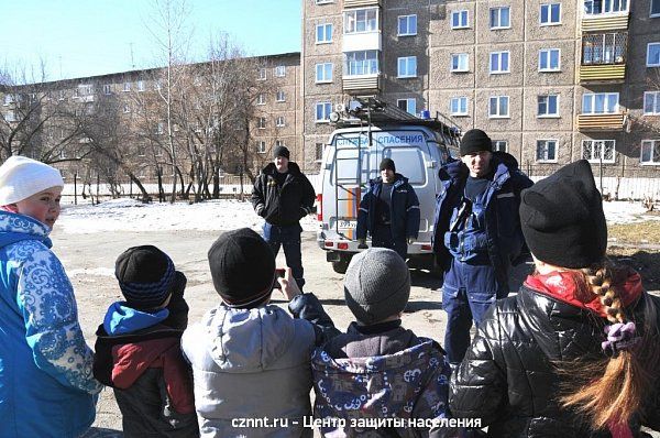 Спасатели  приехали в гости к ребятам из лагеря дневного пребывания школы № 50